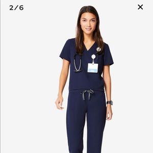 Figs scrub set in navy